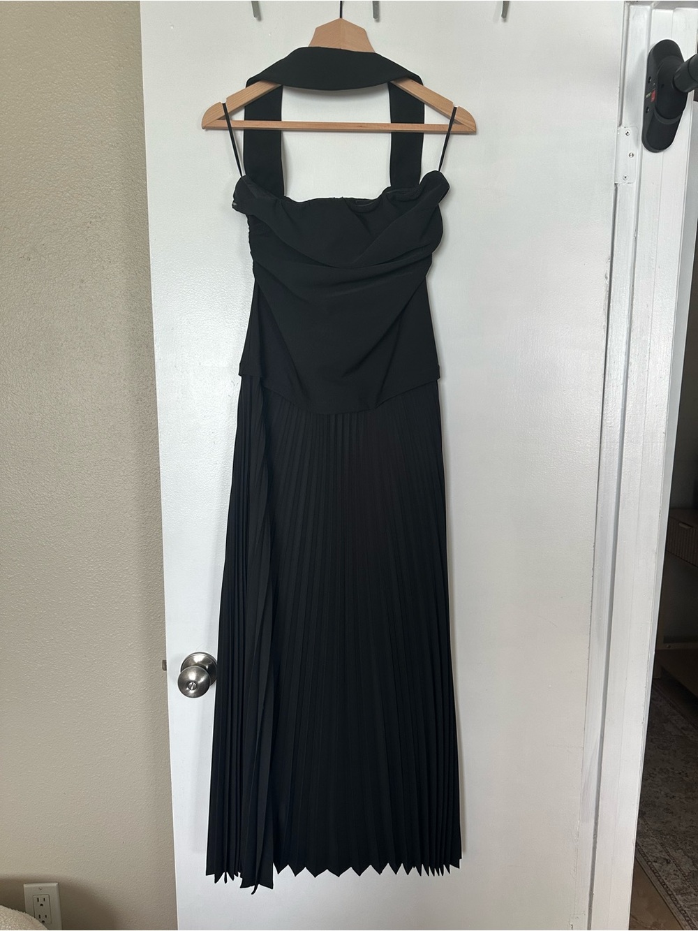 Choker Design Pleated Panel Dress Size S - Picture 5 of 8